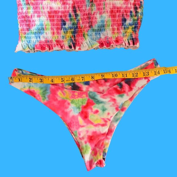 🎨 SHEIN Tie-Dye Smocked Bandeau Bikini Set (Size M) - Picture 6 of 8